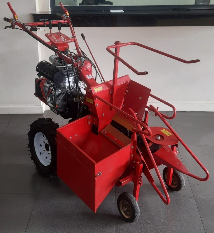 Walk-behind maize harvester field trial